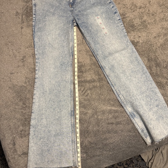 Old Navy Higher High-Rise Flare Nicky Jean Raw Hem Size 12 NEW - Picture 9 of 9